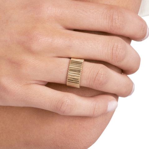 Gold Ribbed Cigar Ring